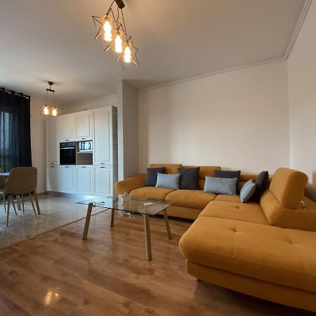 Deluxe Apartment With Balcony And Private Parking In Colvmna Residence คลูจ-นาโปกา ภายนอก รูปภาพ