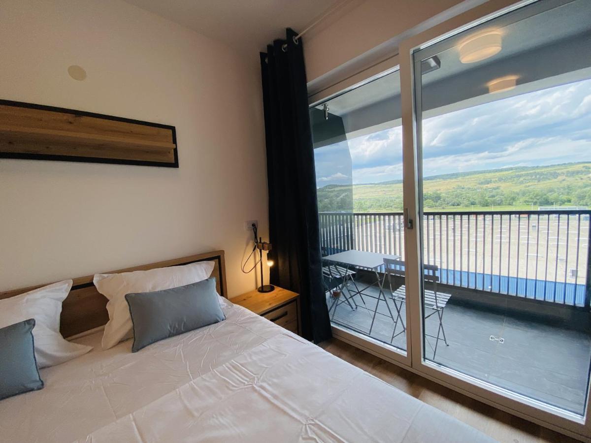 Deluxe Apartment With Balcony And Private Parking In Colvmna Residence คลูจ-นาโปกา ภายนอก รูปภาพ