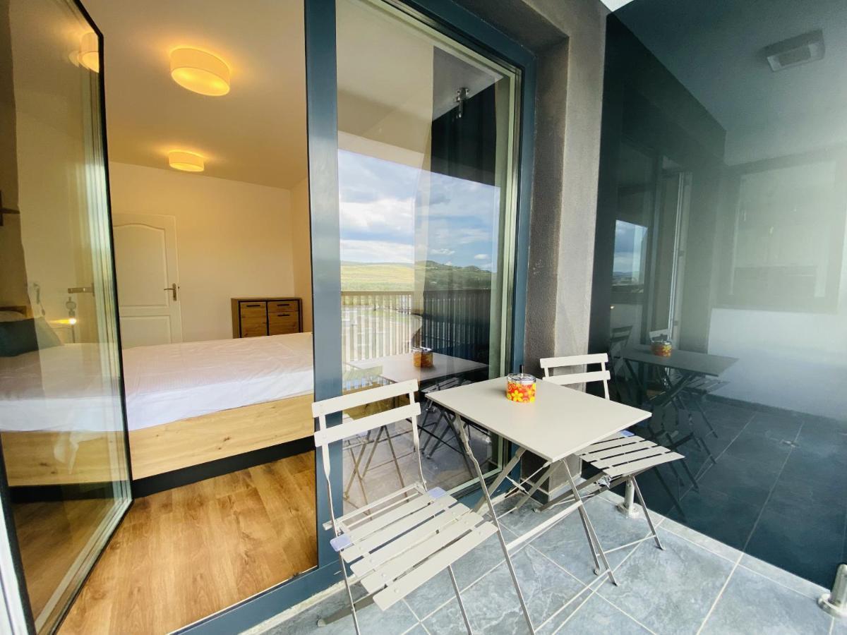 Deluxe Apartment With Balcony And Private Parking In Colvmna Residence คลูจ-นาโปกา ภายนอก รูปภาพ